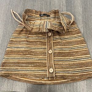 Small casual Zara skirt, with belt.